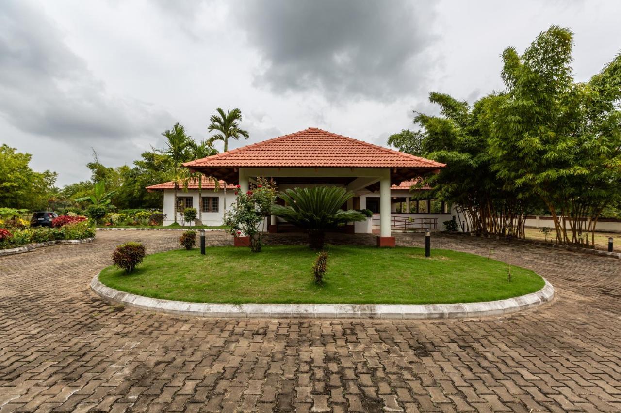 Kstdc Hotel Mayura Yagachi, Belur Belur  Zewnętrze zdjęcie